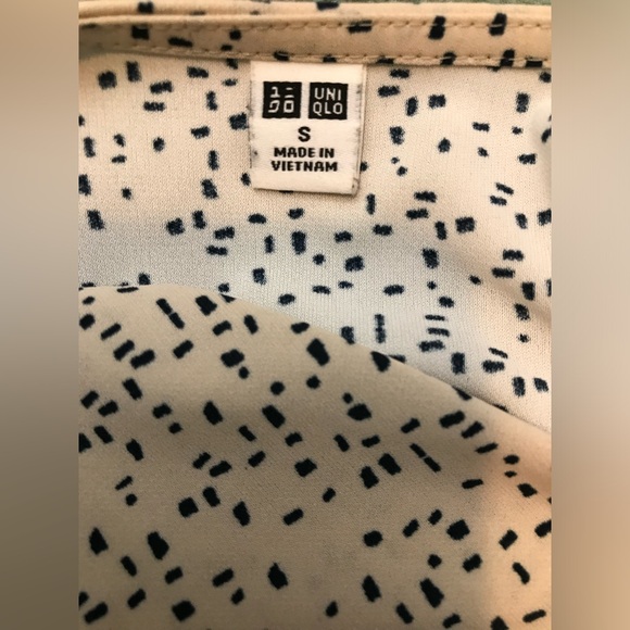 Uniqlo short sleeve cream midi length dress size small - Picture 2 of 3